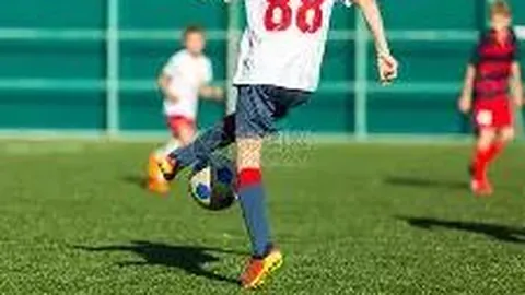 界外球新规：球童助攻将被淘汰？‘自取球’或成足球赛场新风尚——2025年8月18日 10：47：10
